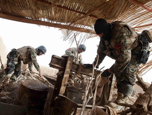 NIU raid drug lab in Nimruz, AFG